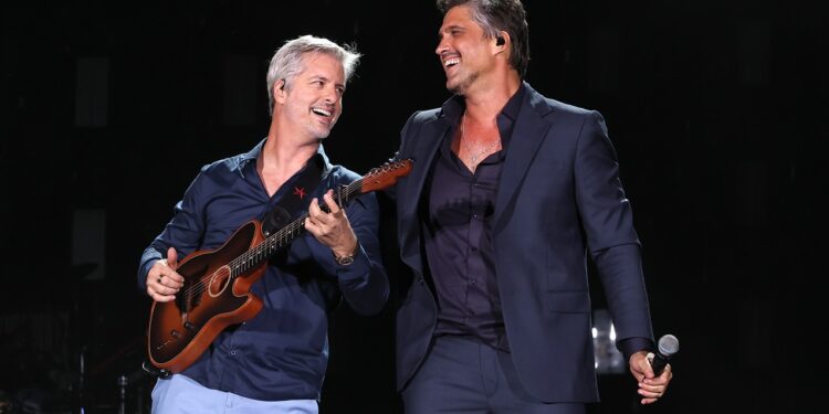 Victor e Léo e Pedro Sampaio